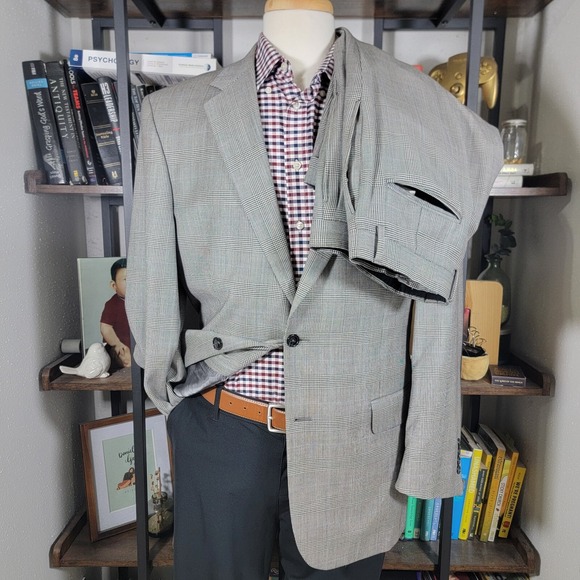 JOS A BANK Gordon 2PC Suit Gray Wool Plaid‎ Pleated Size 42R / 36x32